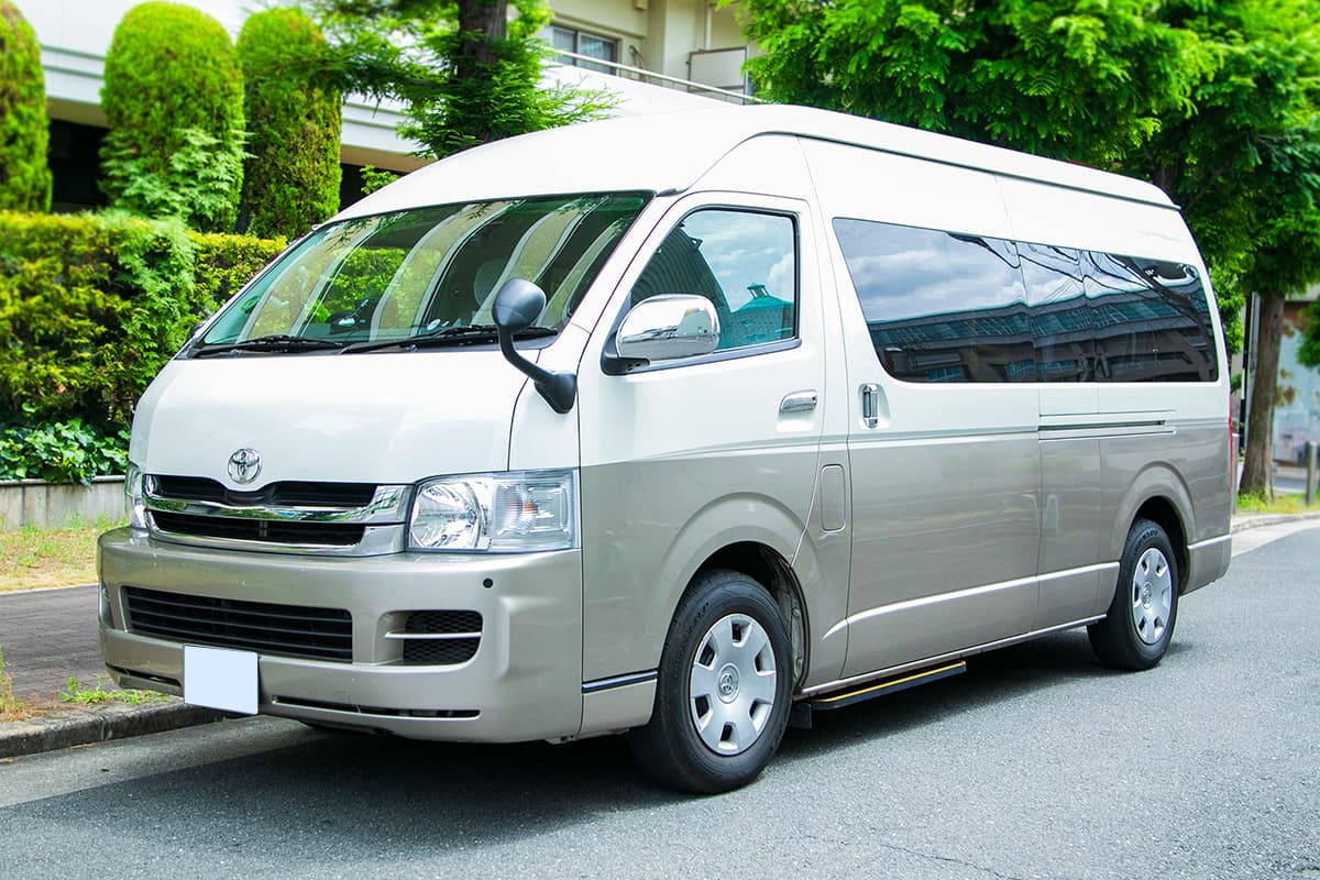 9 Seater Jumbo
